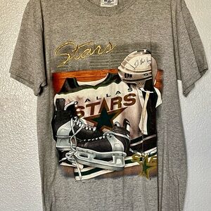 Lee Gray Dallas Stars Graphic Tee autograph by Eddie Belfor
